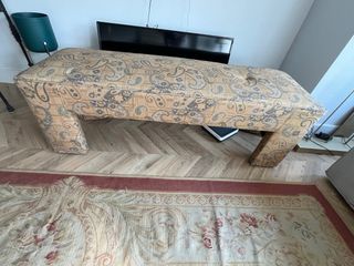 Banco tapizado. En perfecto estado
