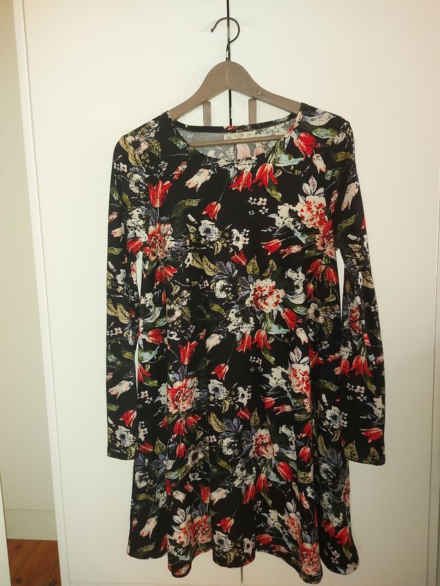 Vestido de manga larga negro y floral de Inside