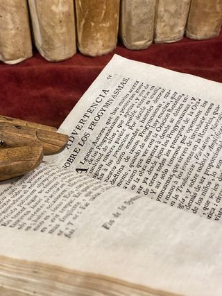 Libro antiguo pergamino. Elementos retórica, 1781