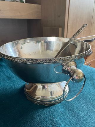 Ponchera alpaca, bandeja, tazas y cazo