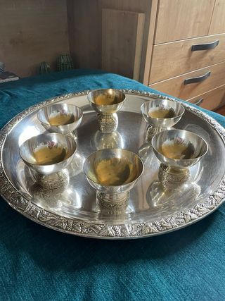 Ponchera alpaca, bandeja, tazas y cazo