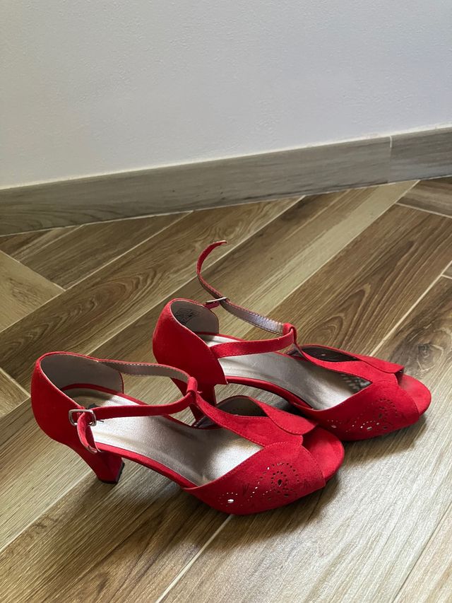 Sandali Rossi con tacco allacciati caviglia 