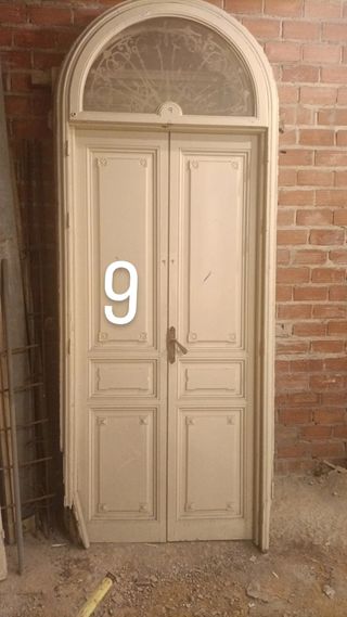 puerta con medio punto de cirtal y bastidor 