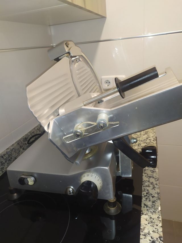 Cortadora de fiambres Mainca