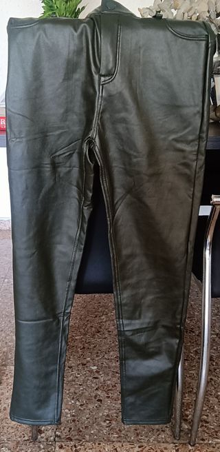 Pantalón polipiel verde