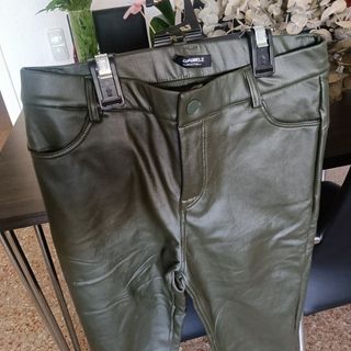 Pantalón polipiel verde