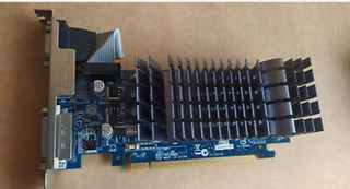 se vende grafica asus nvidia 210 gforce