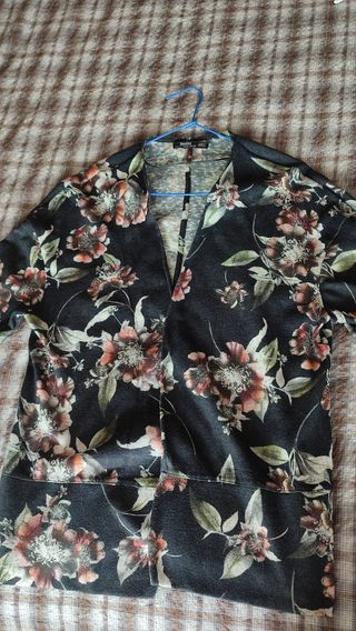 Chaqueta kimono flores negra abierta