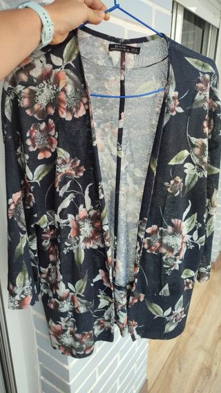 Chaqueta kimono flores negra abierta