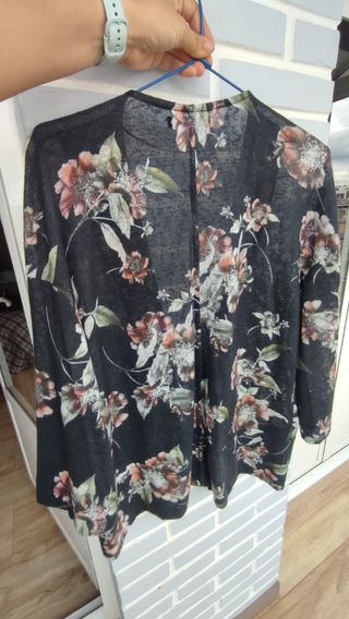 Chaqueta kimono flores negra abierta