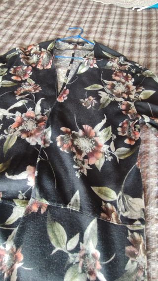 Chaqueta kimono flores negra abierta