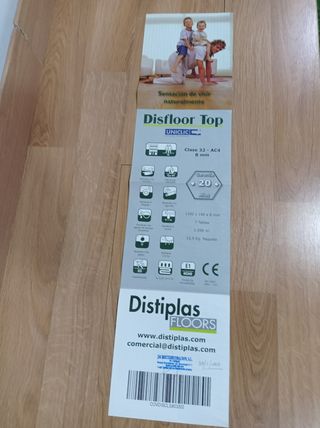 vendo suelo de parquet color nogal de 8milimetros