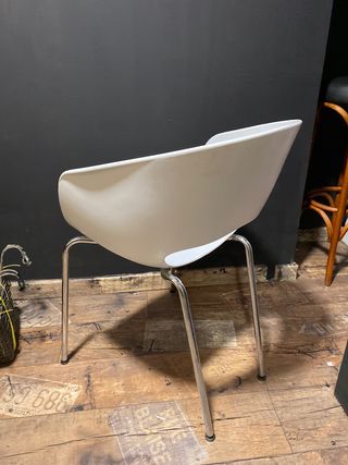 Sillón oval plástico duro