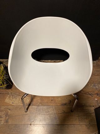 Sillón oval plástico duro