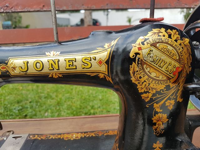 Maquina de coser Antigua
