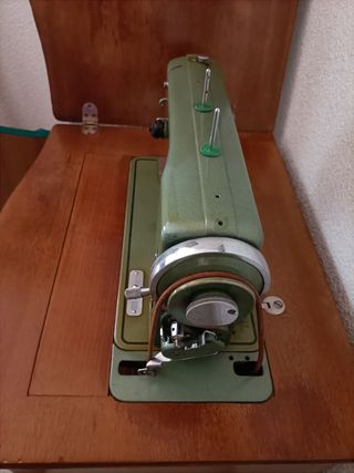 maquina de coser, marca Refrey, clásica,Años 60-70