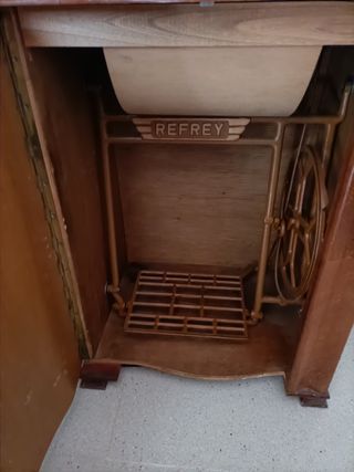 maquina de coser, marca Refrey, clásica,Años 60-70