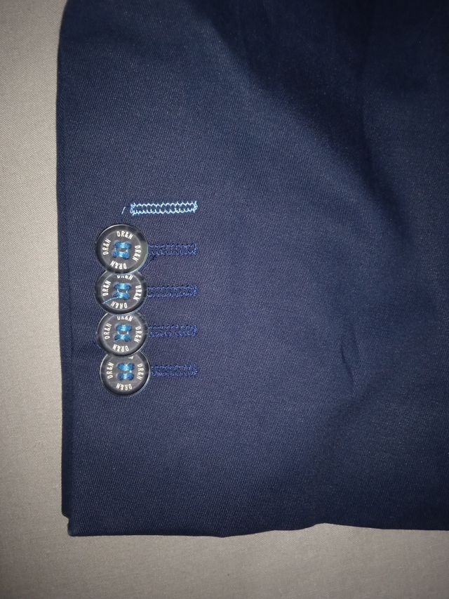Traje chaqueta marca DR&N para hombre.