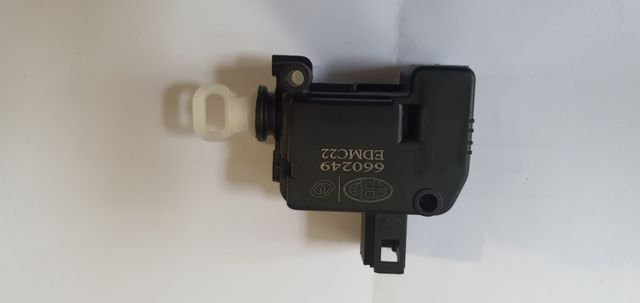 Servomotor cierre porton trasero golf IV