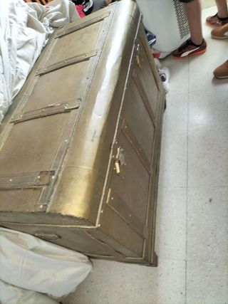 Cambio baúl antiguo,1.00metro de largo x51de ancho