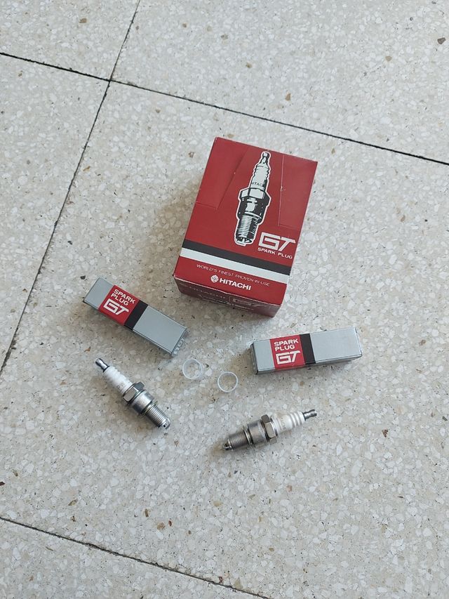 Lote 12 bujías Hitachi L45-PW