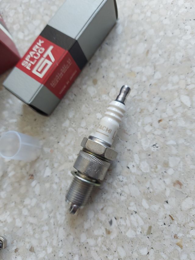 Lote 12 bujías Hitachi L45-PW