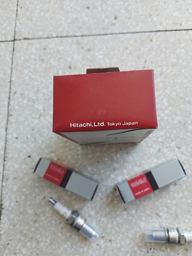 Lote 12 bujías Hitachi L45-PW