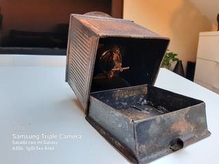 Molinillo de lata muy anti.