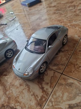 auto giocattolo in scala