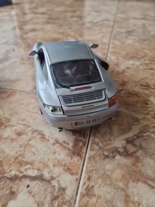 auto giocattolo in scala