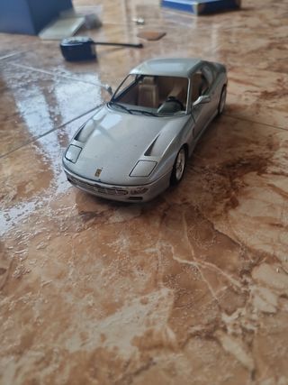 auto giocattolo in scala