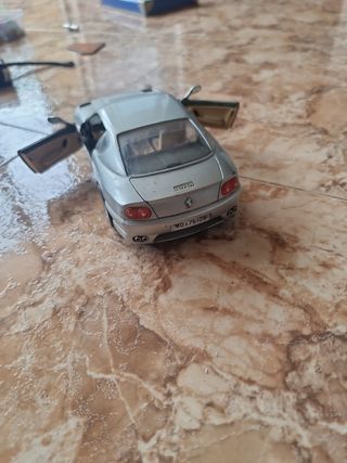 auto giocattolo in scala