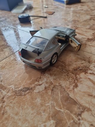 auto giocattolo in scala