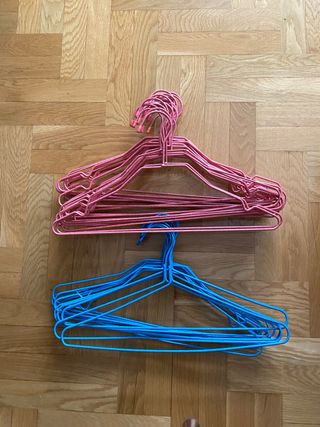 35 perchas ropa