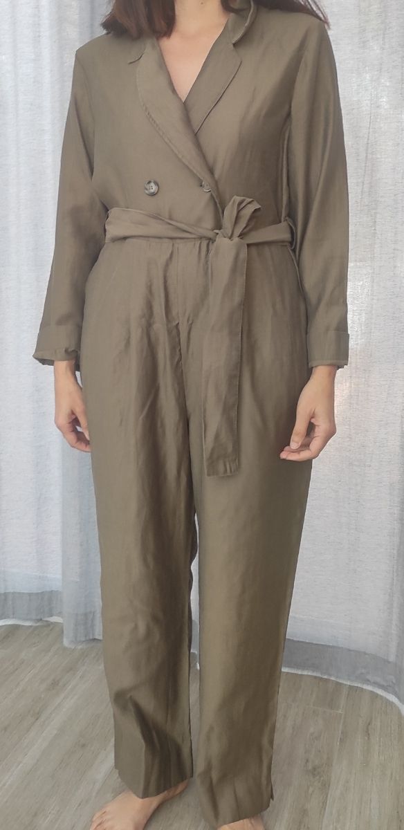 Mono color caqui. Talla M