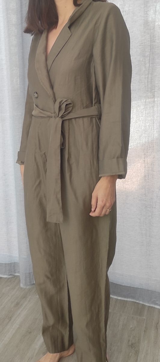 Mono color caqui. Talla M