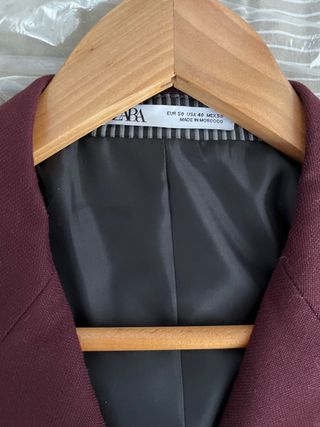 Traje invitado boda granate Zara