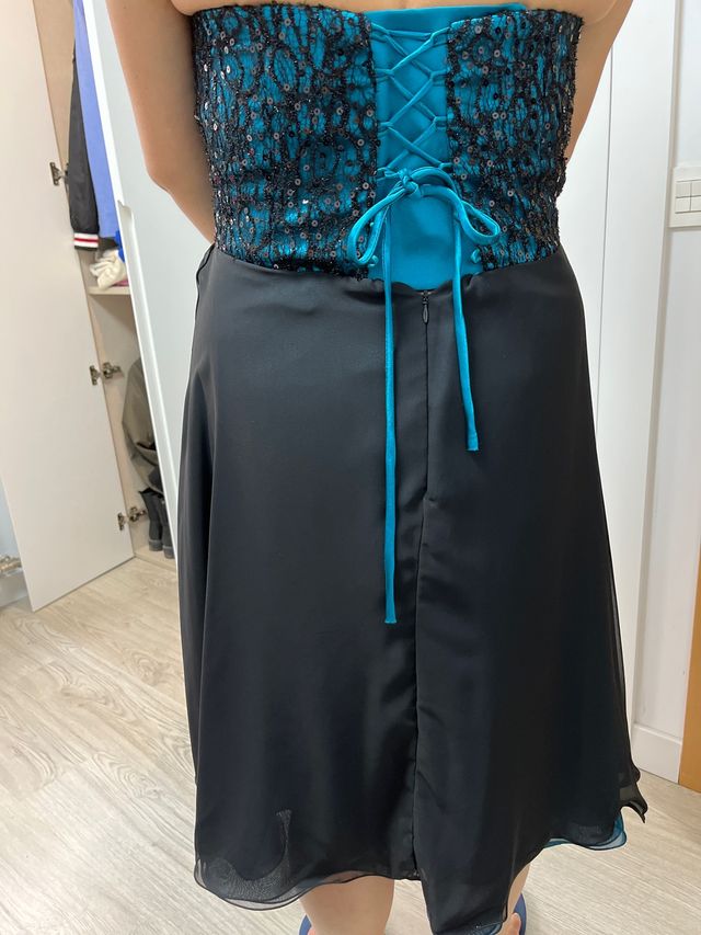 Vestido turquesa con negro