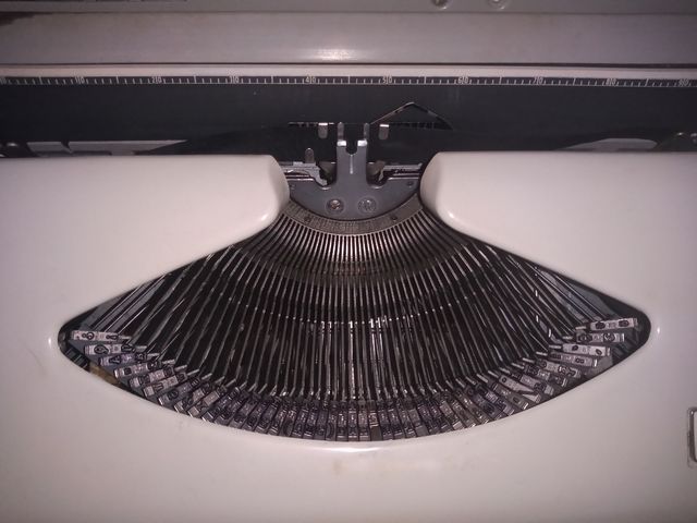 Máquina de escribir portátil Adler Tippa