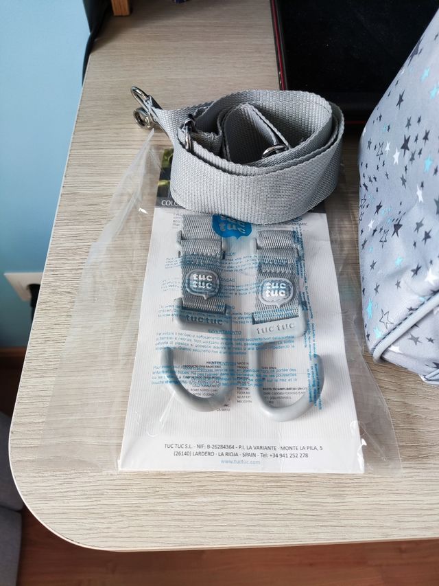 Bolso para carro gris y estrellitas marca tuc tuc