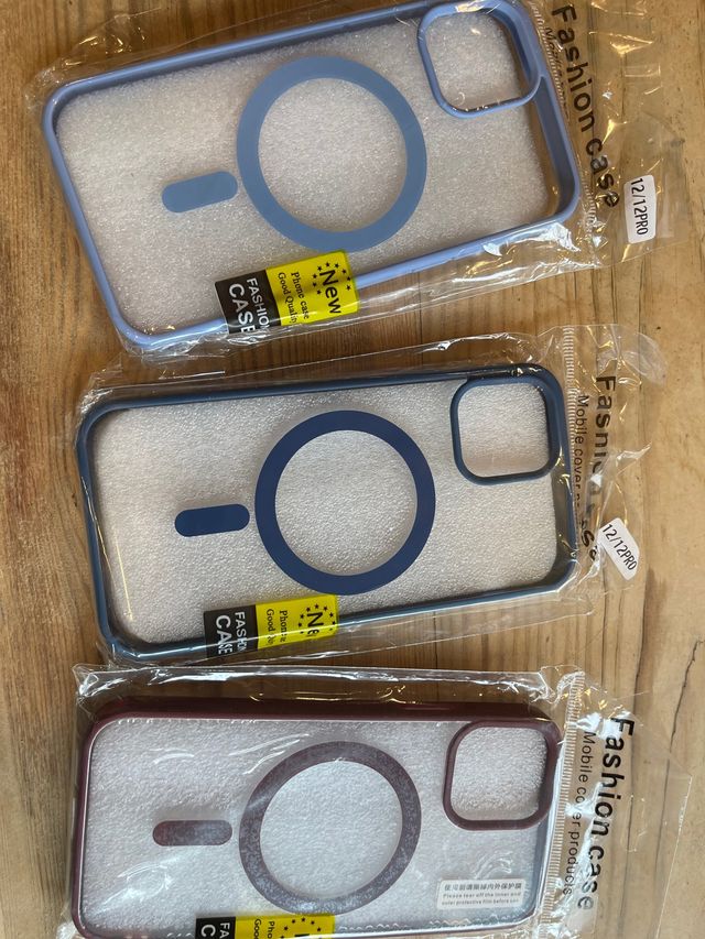 3 FUNDAS MAGNÉTICAS PARA IPHONE 12 Pro. Nuevas!!