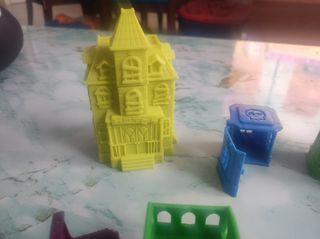 Zomlings. Hotel. Caja, casa, vehículos, muñecos