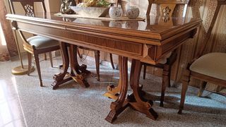 Mesa y juego de sillas