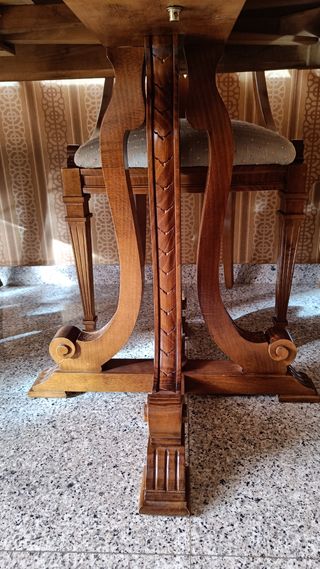 Mesa y juego de sillas