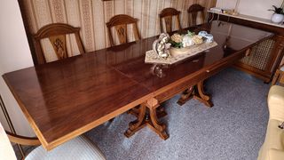 Mesa y juego de sillas