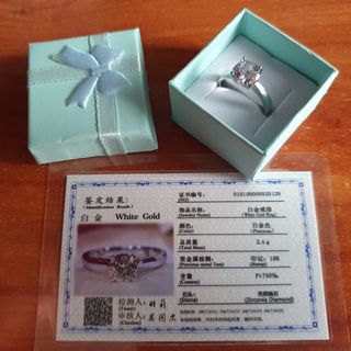 Anillo de circonita nuevo