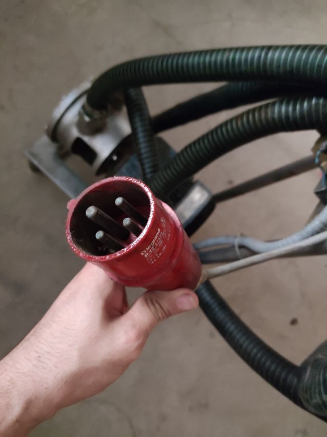 Bomba de agua trifasica