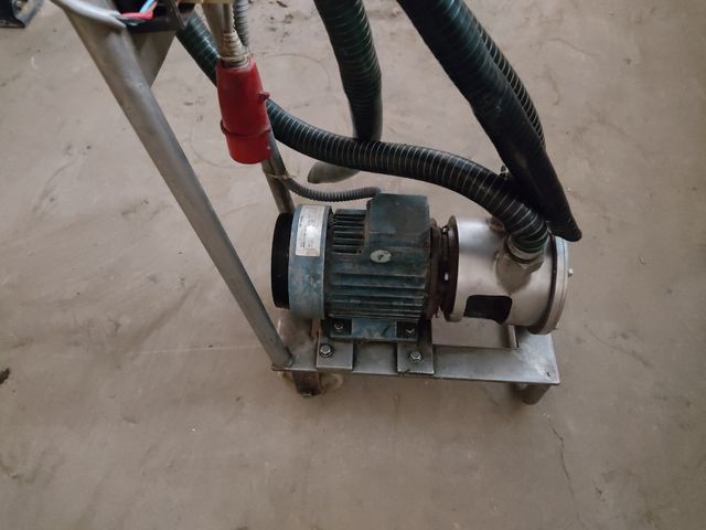 Bomba de agua trifasica