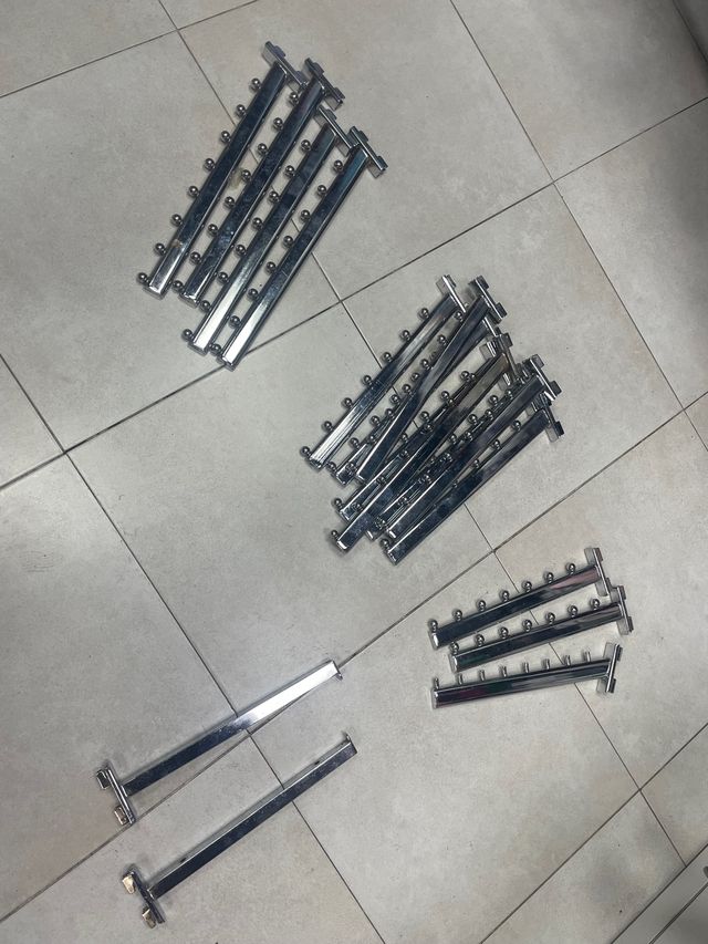 RIELES,GANCHOS y PERCHEROS