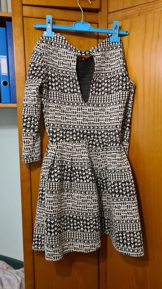 vestido negro y blanco Pull&Bear
